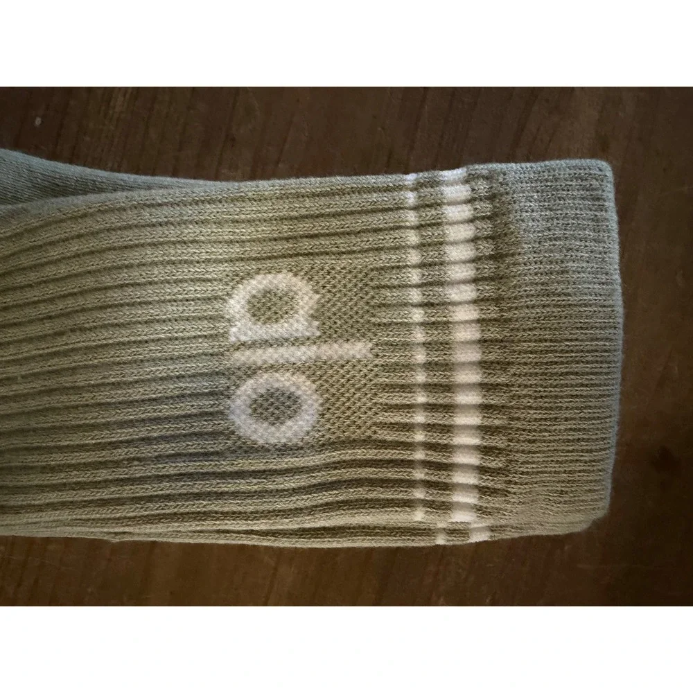 Alo Yoga Unisex‎ Throwback Sock Limestone White Ribbed Crew Socks Size M NEW